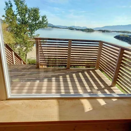 Båthuset 69nord Gæstehus Sommarøy